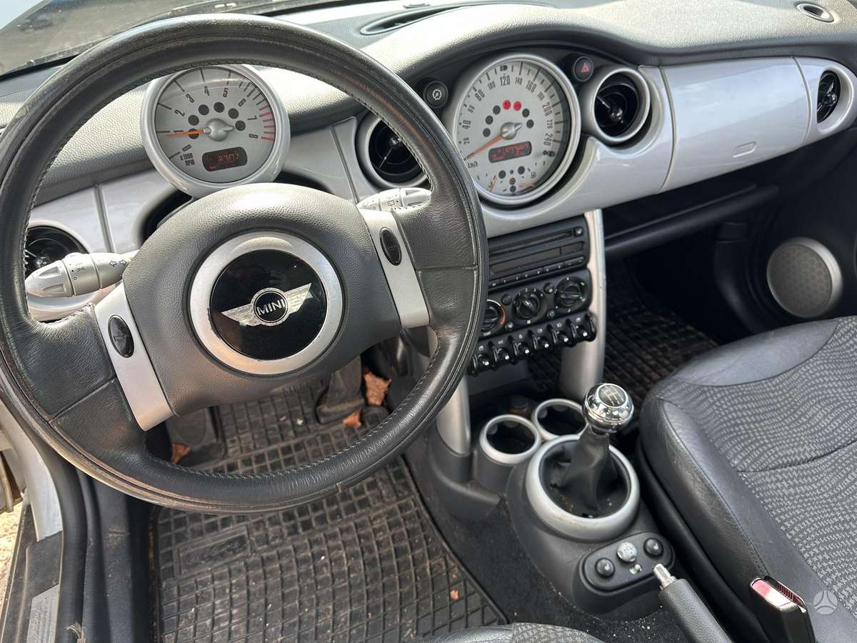 Mini Cooper Mini r50 cooper 2002m 85kw dalimis pradėtas ardyti 2026 08 05