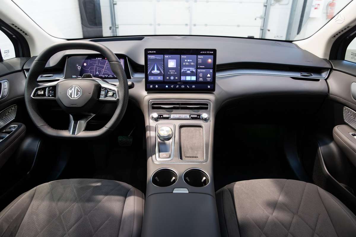 MG S6, 77 kWh, off-road / crossover
