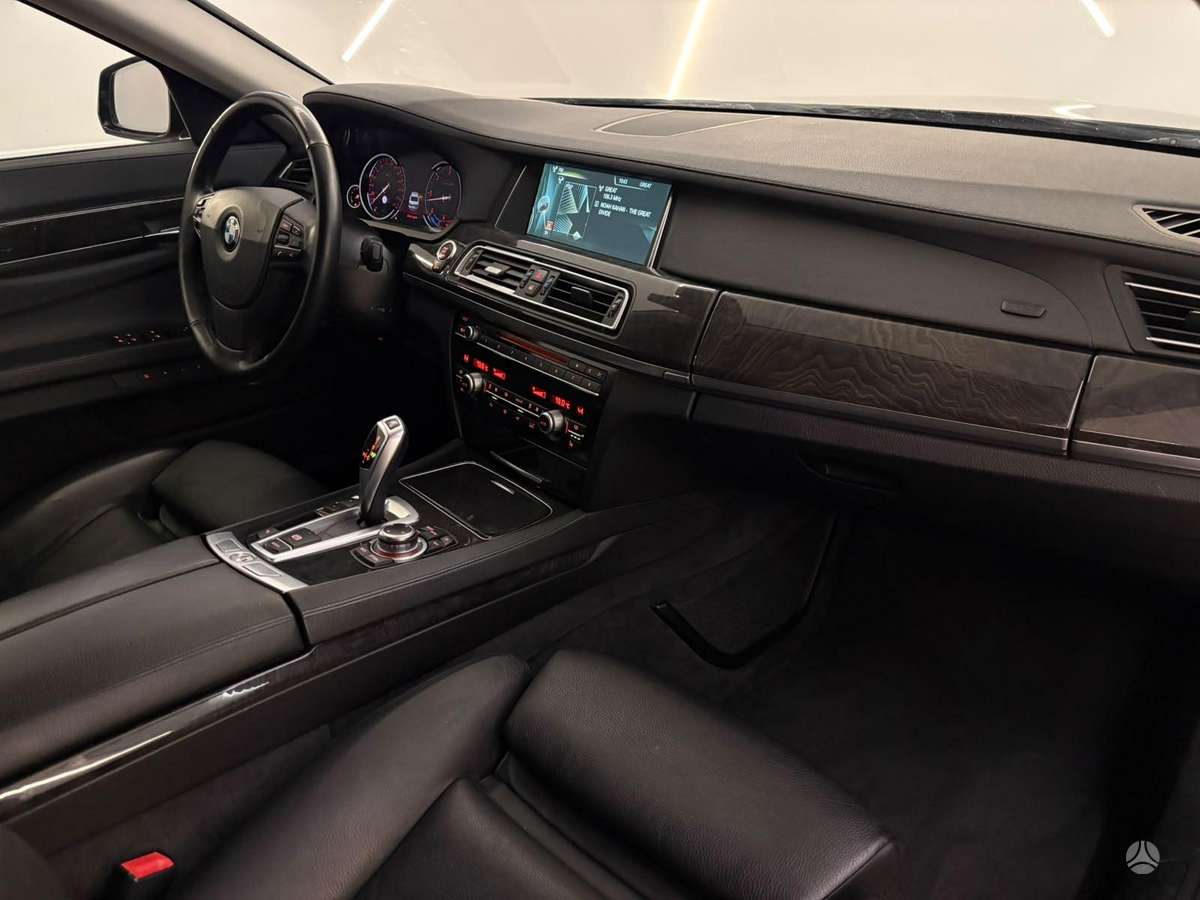 BMW 730, 3.0 l., Седан