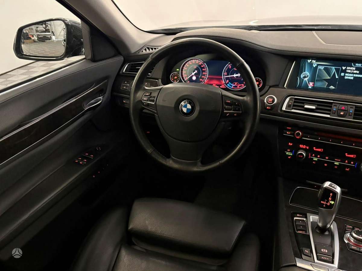 BMW 730, 3.0 l., Седан