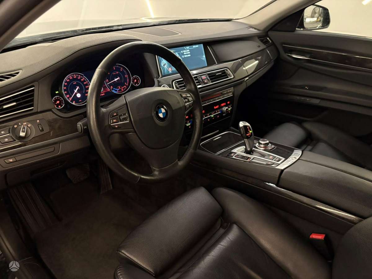 BMW 730, 3.0 l., Седан