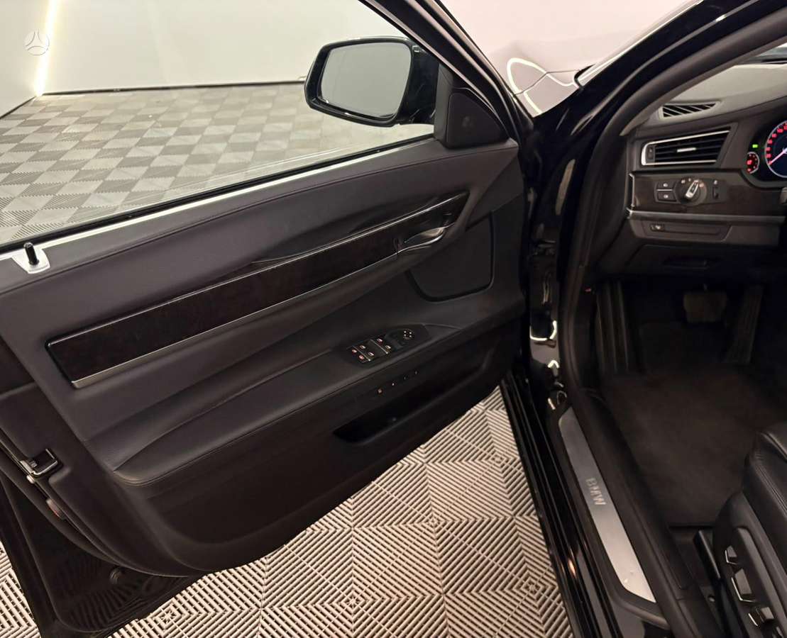 BMW 730, 3.0 l., Седан