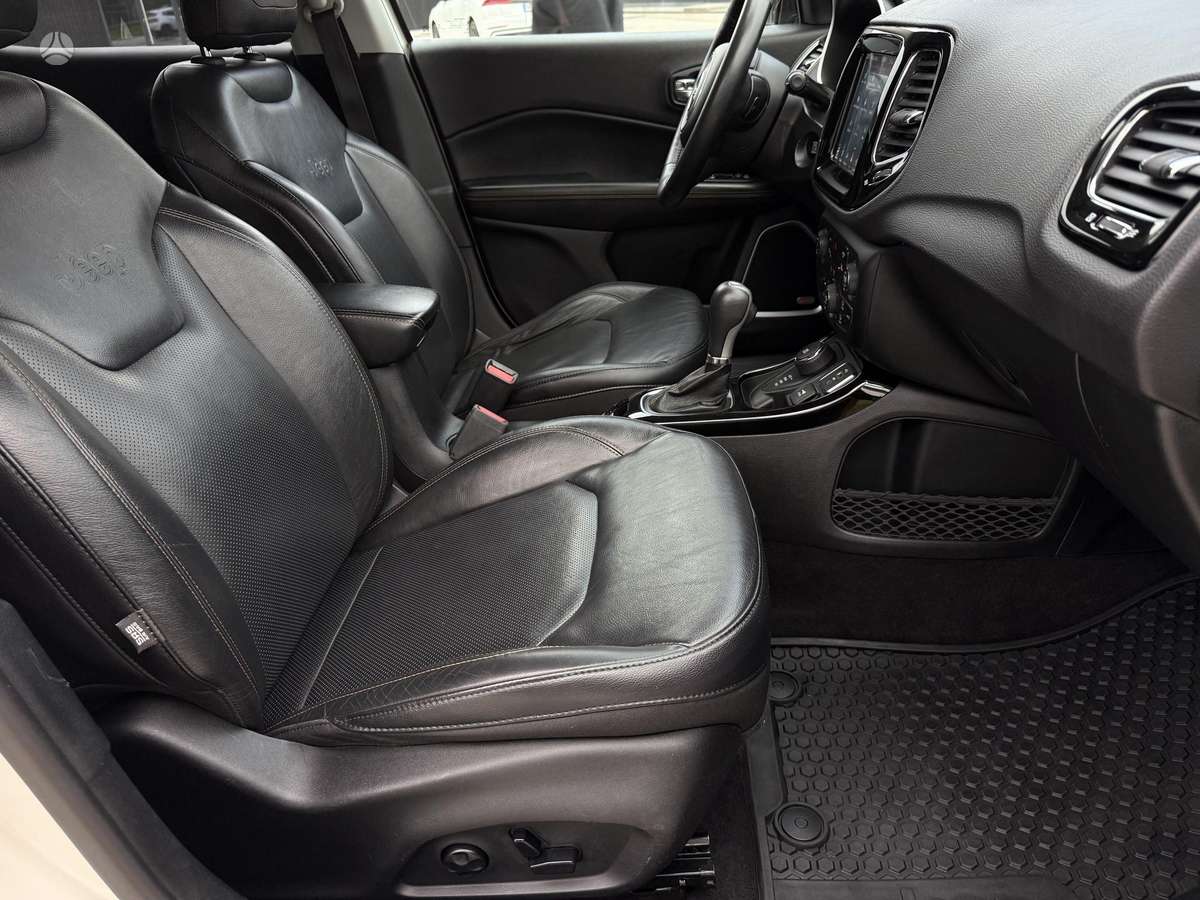 Jeep Compass, 2.0 l., off-road / crossover