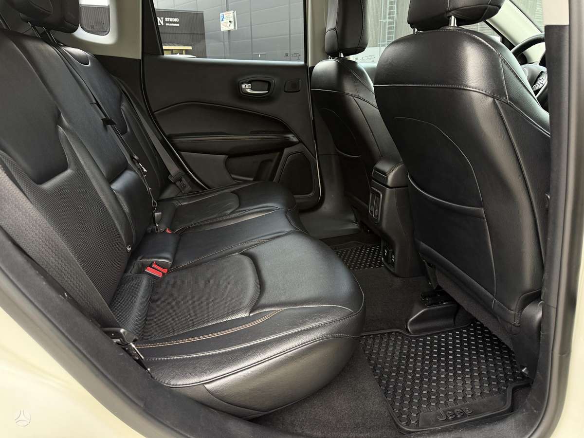 Jeep Compass, 2.0 l., off-road / crossover