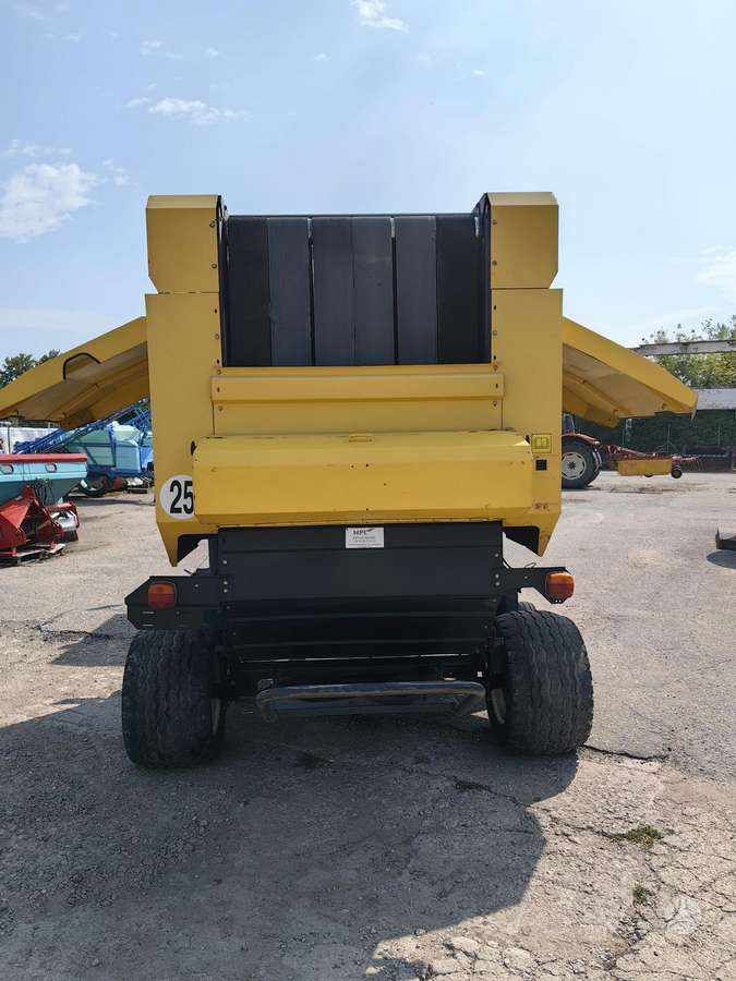 New Holland BR 750, balers