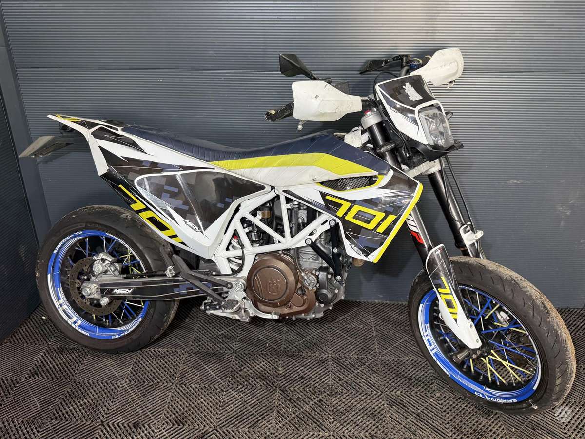 Husqvarna SM 701cc, supermoto