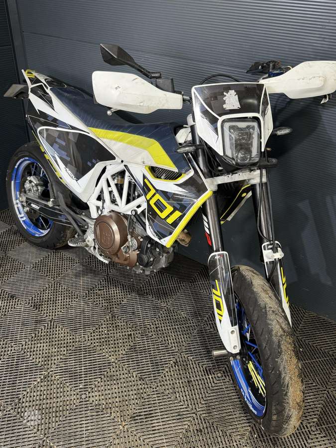 Husqvarna SM 701cc, supermoto