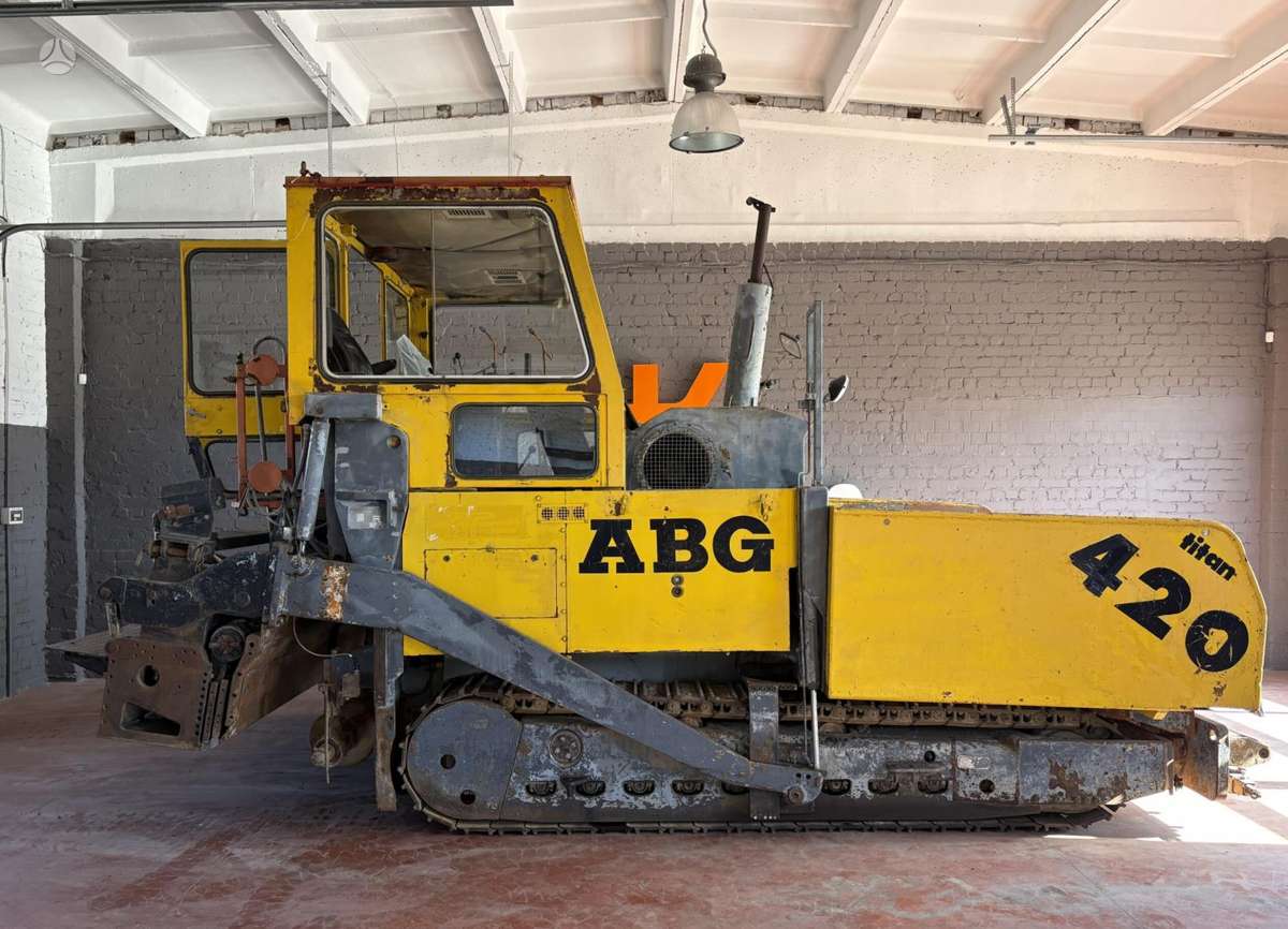 ABG Titan 420 dalimis, paving machinery