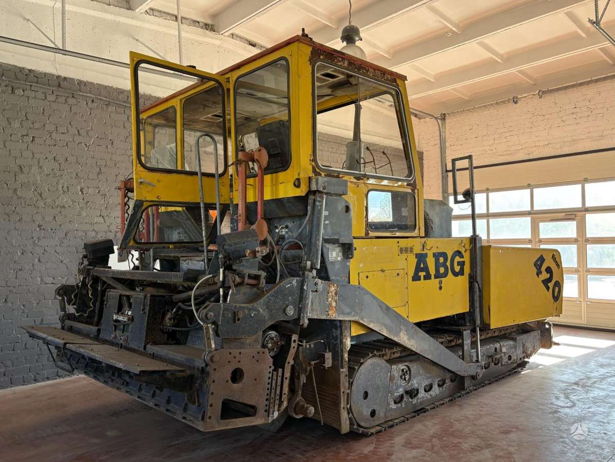 ABG Titan 420 dalimis, paving machinery