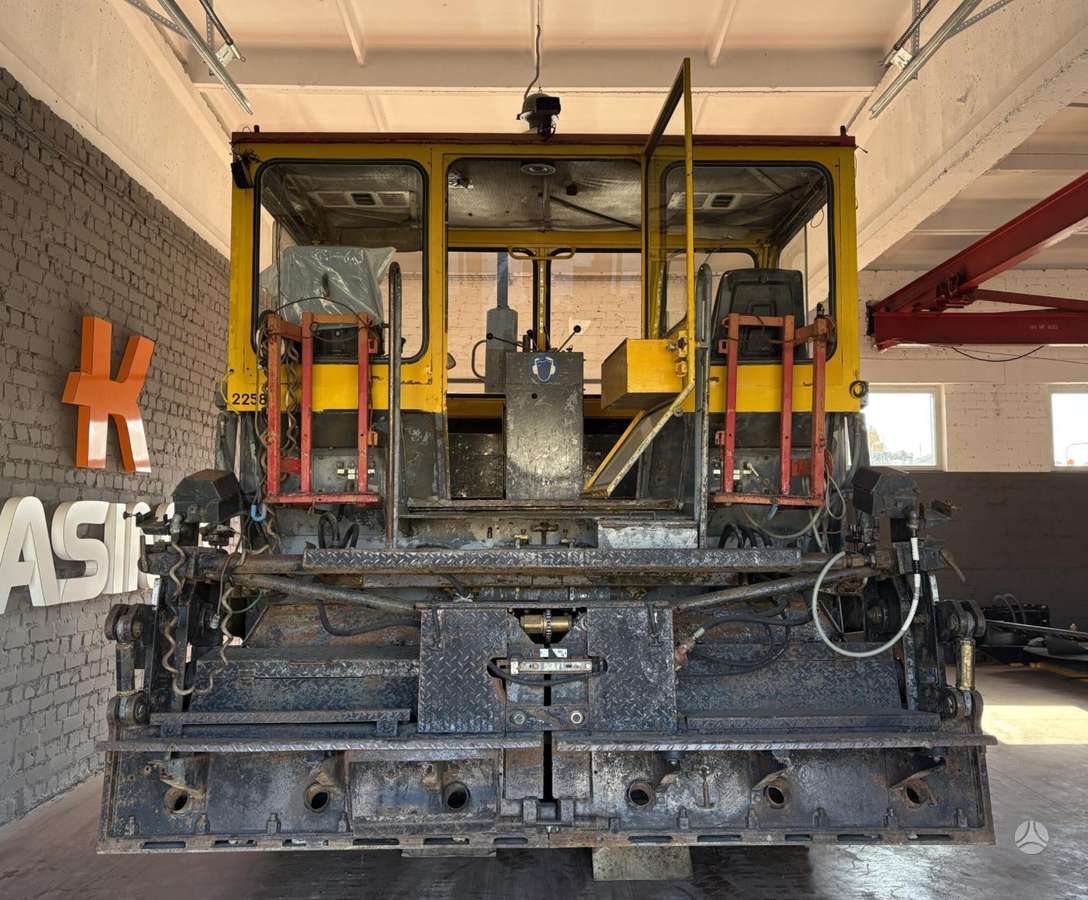 ABG Titan 420 dalimis, paving machinery