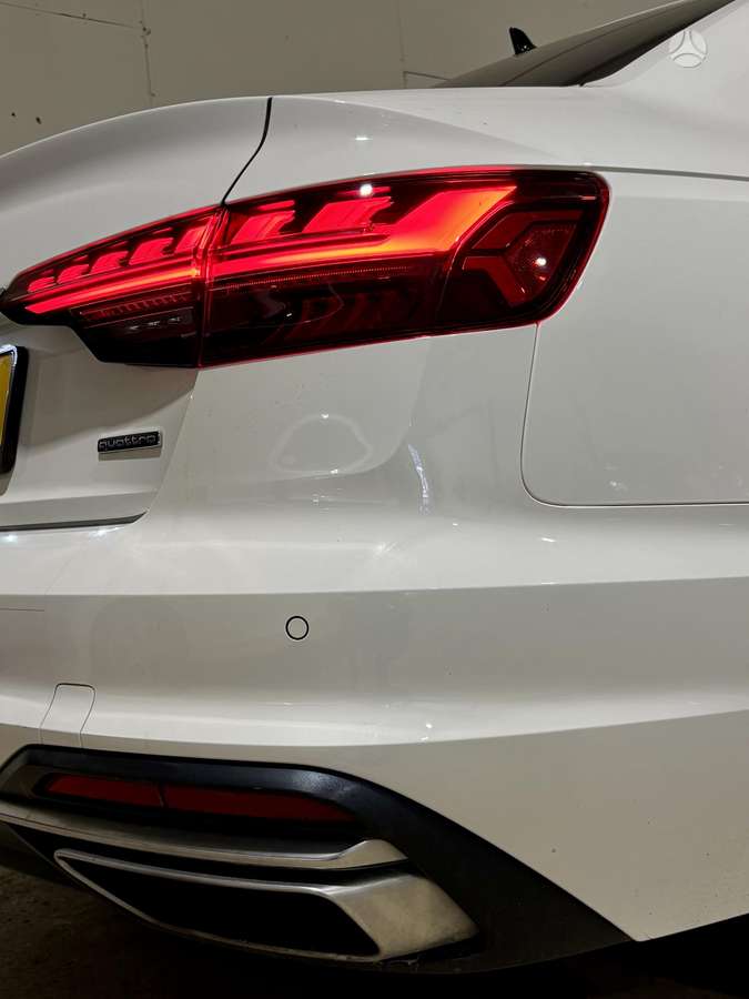 Audi A4, 2.0 l., Седан