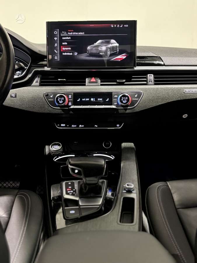Audi A4, 2.0 l., Седан