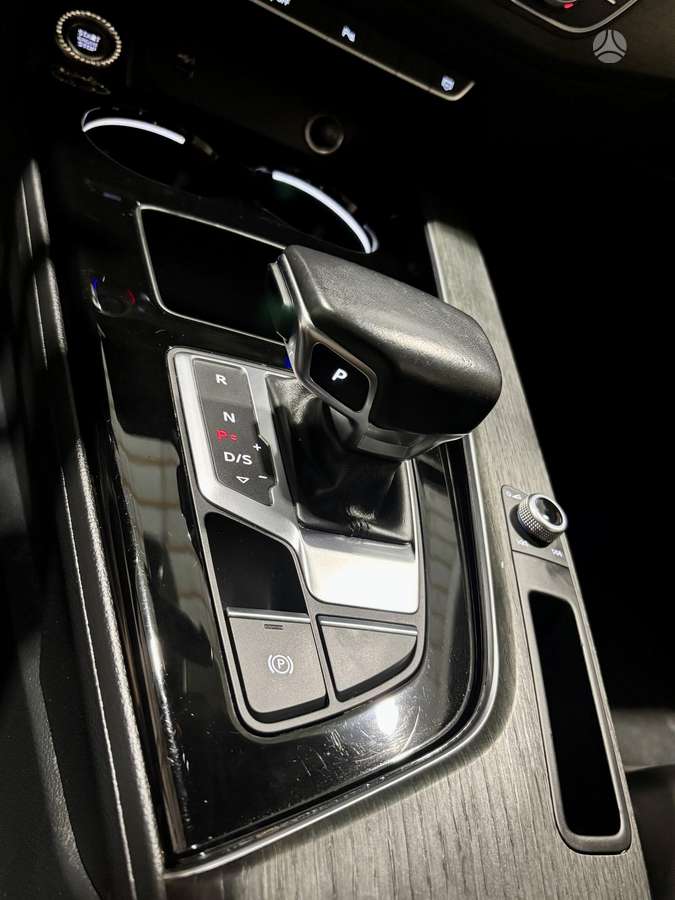 Audi A4, 2.0 l., Седан