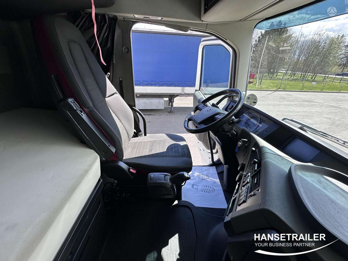 Volvo FH Chassis KB, double sleeper