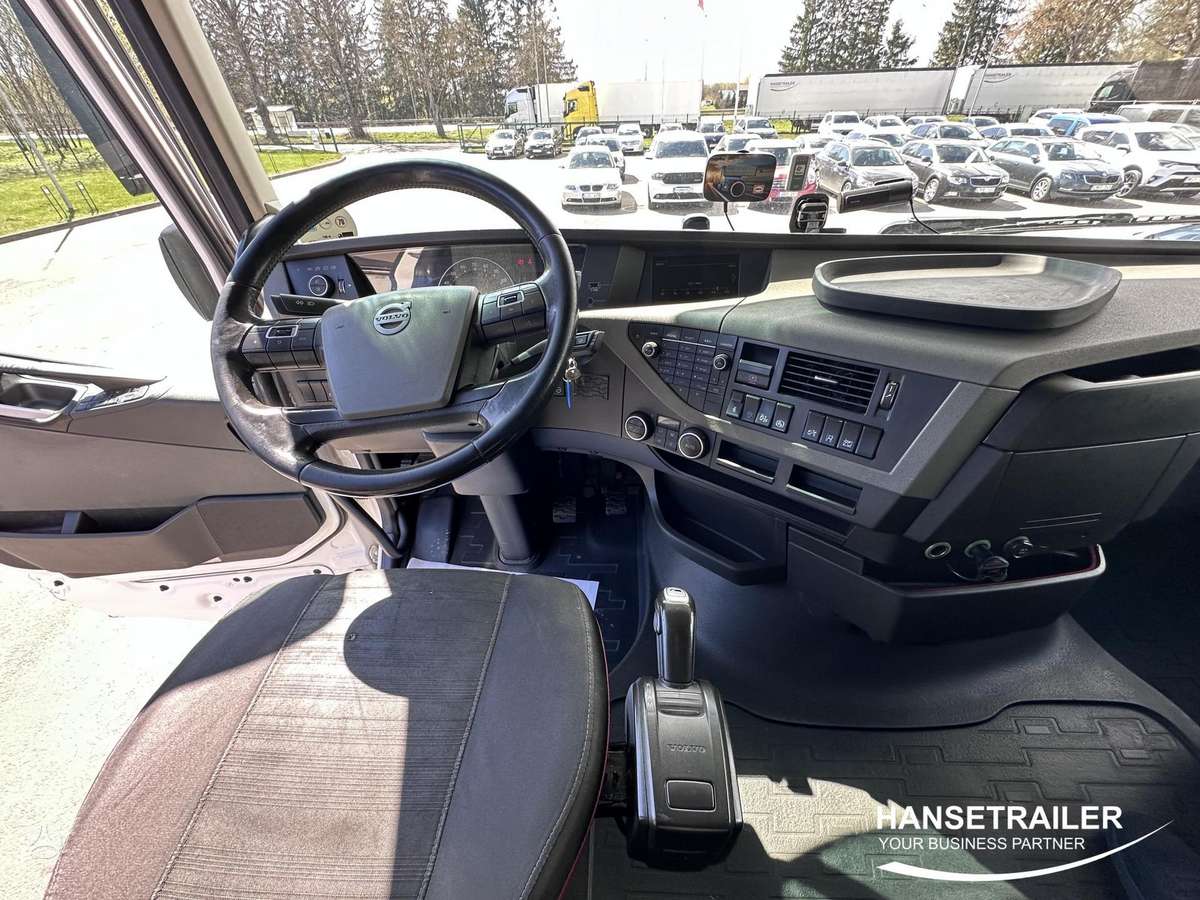 Volvo FH Chassis KB, double sleeper