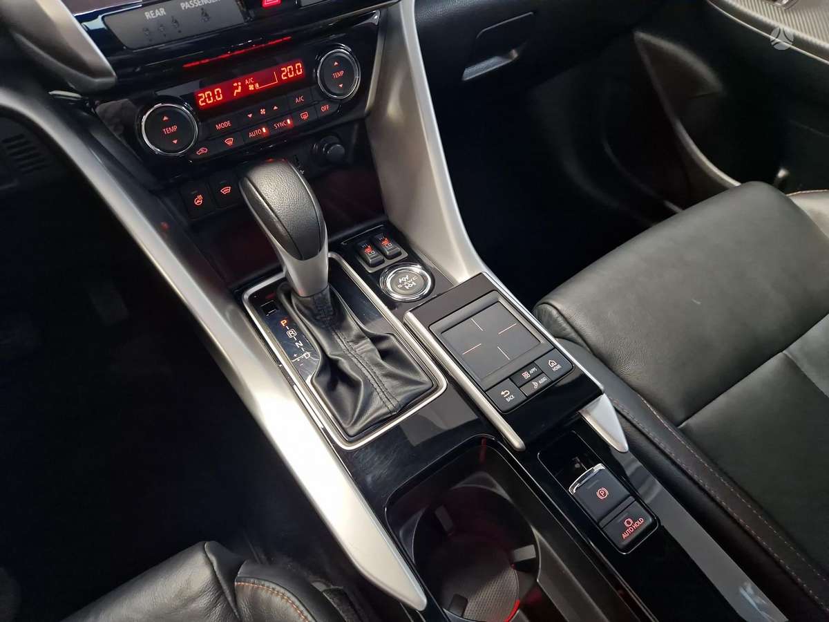 Mitsubishi Eclipse Cross, 1.5 l., off-road / crossover