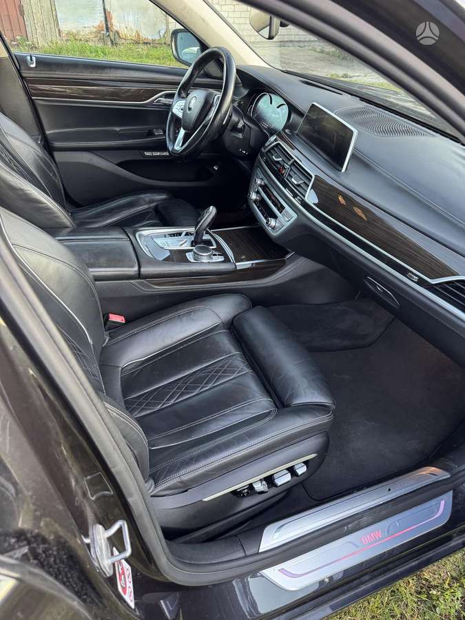 BMW 740, 3.0 l., Седан