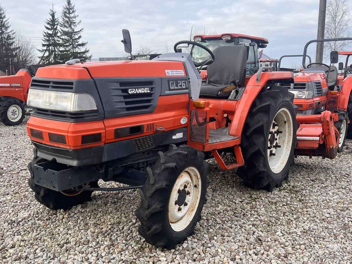 Kubota ĮVAIRIŲ MODELIŲ, traktoriai