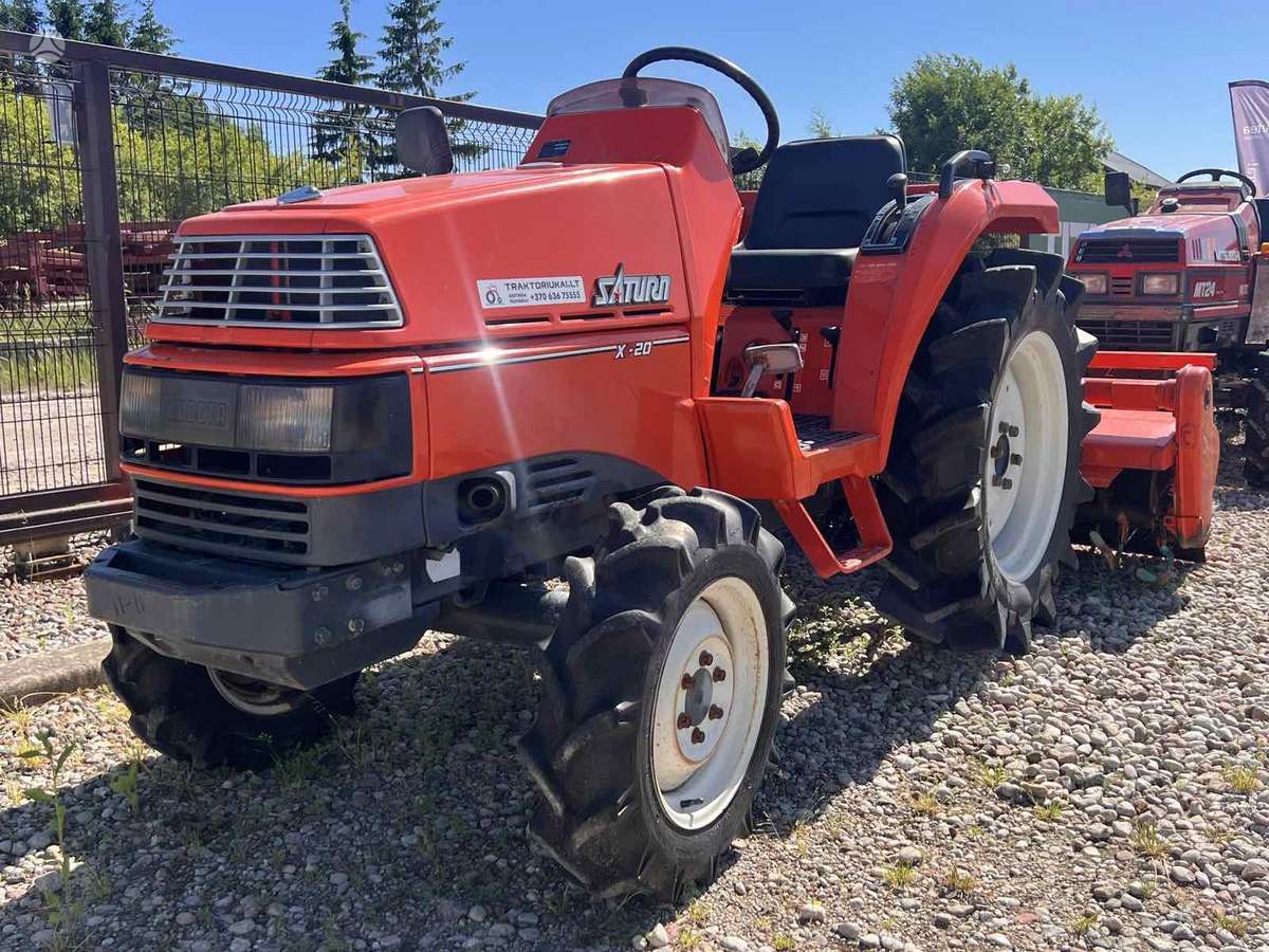 Kubota ĮVAIRIŲ MODELIŲ, traktoriai