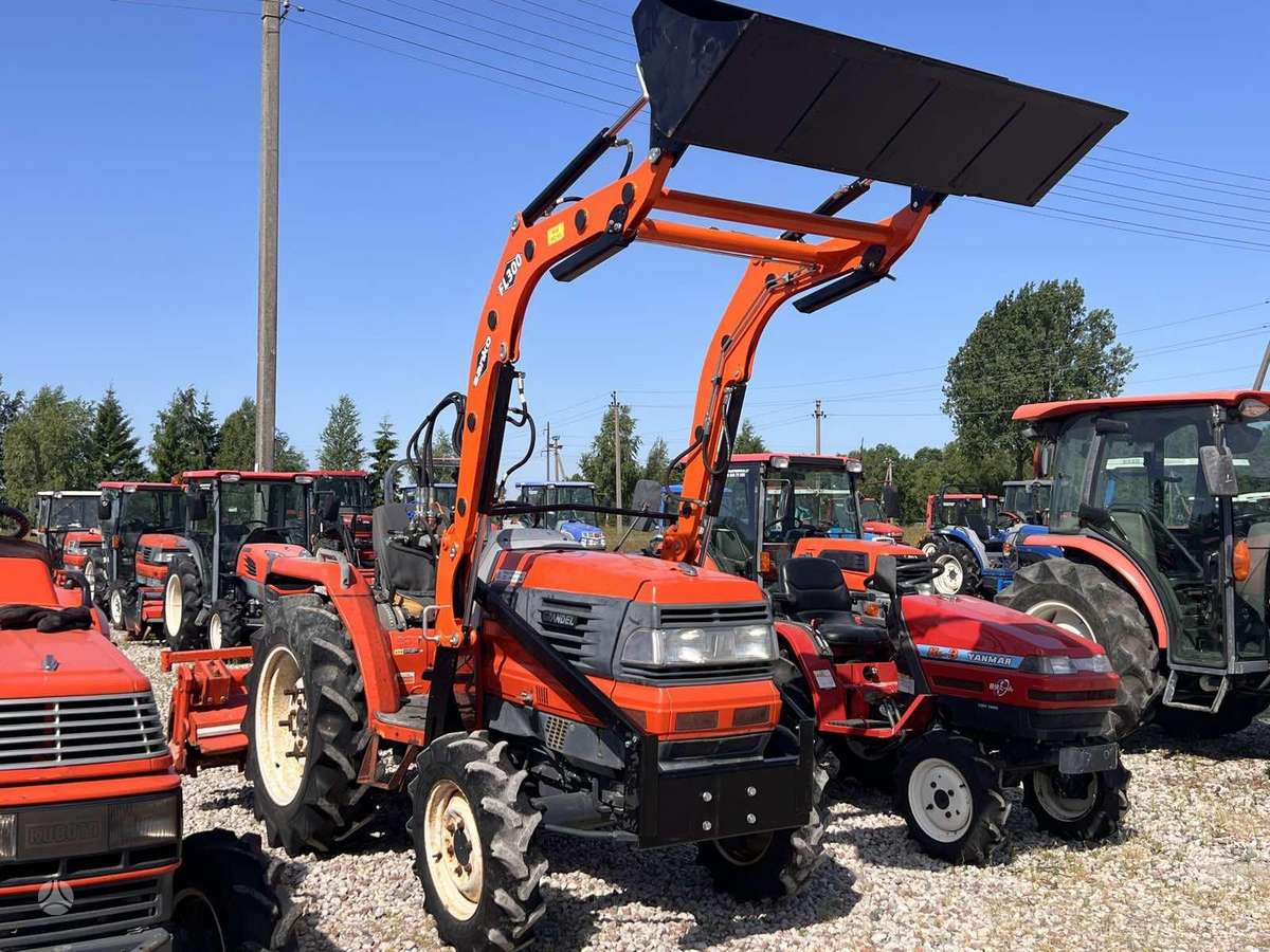 Kubota ĮVAIRIŲ MODELIŲ, traktoriai