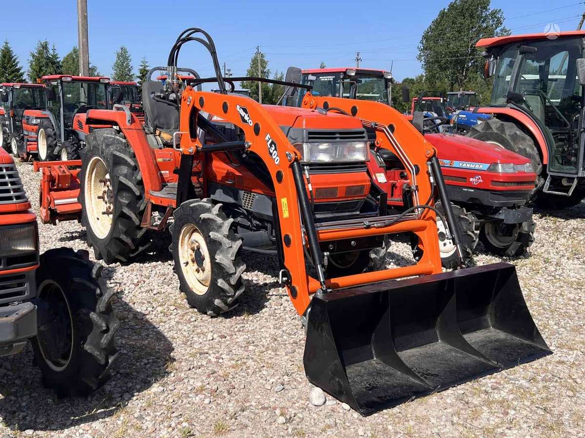 Kubota ĮVAIRIŲ MODELIŲ, traktoriai
