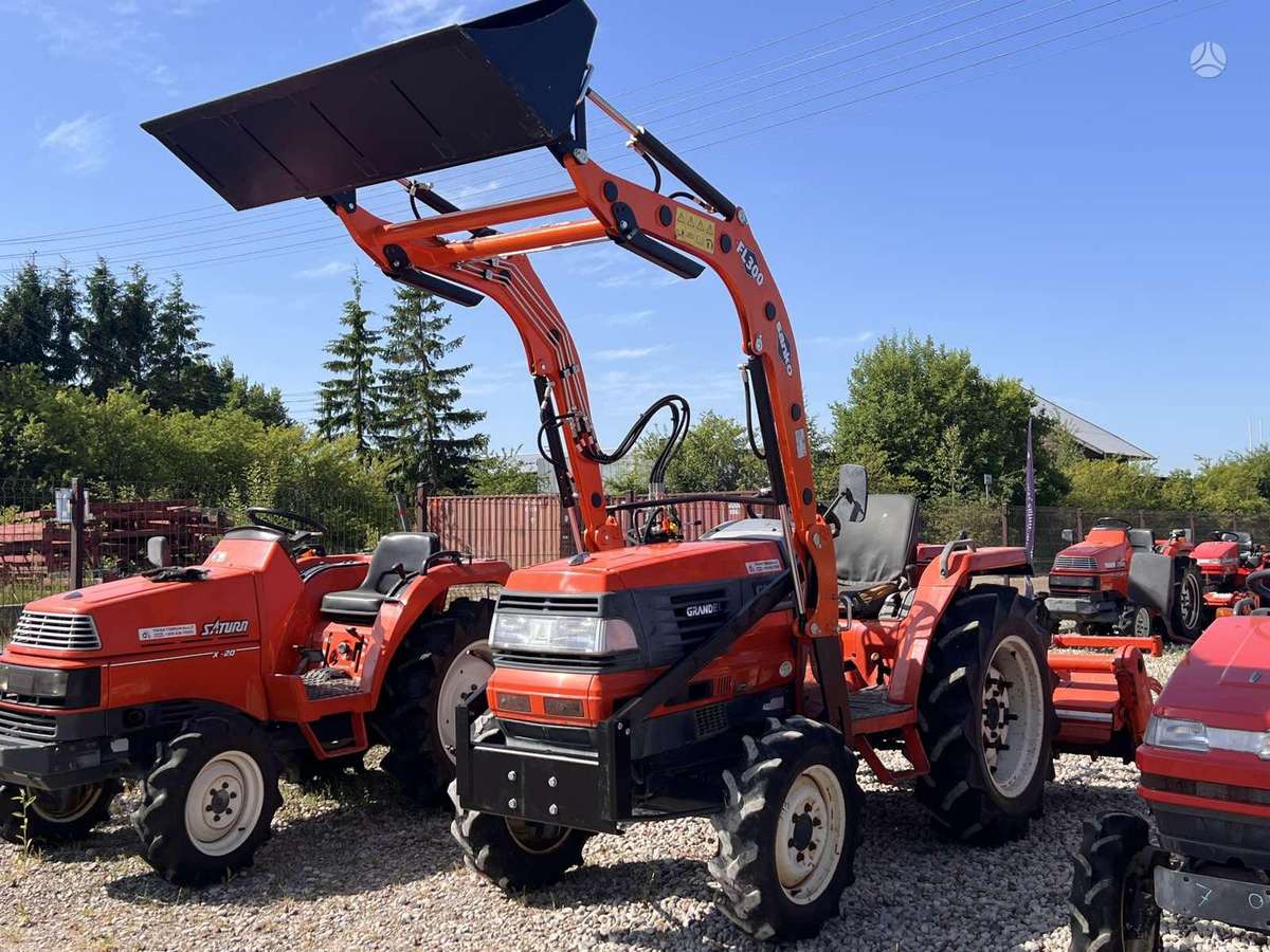 Kubota ĮVAIRIŲ MODELIŲ, traktoriai