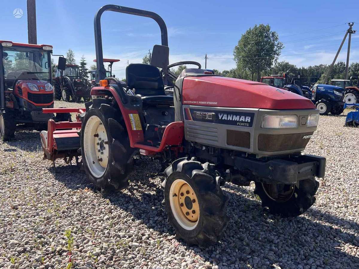 Kubota ĮVAIRIŲ MODELIŲ, traktoriai