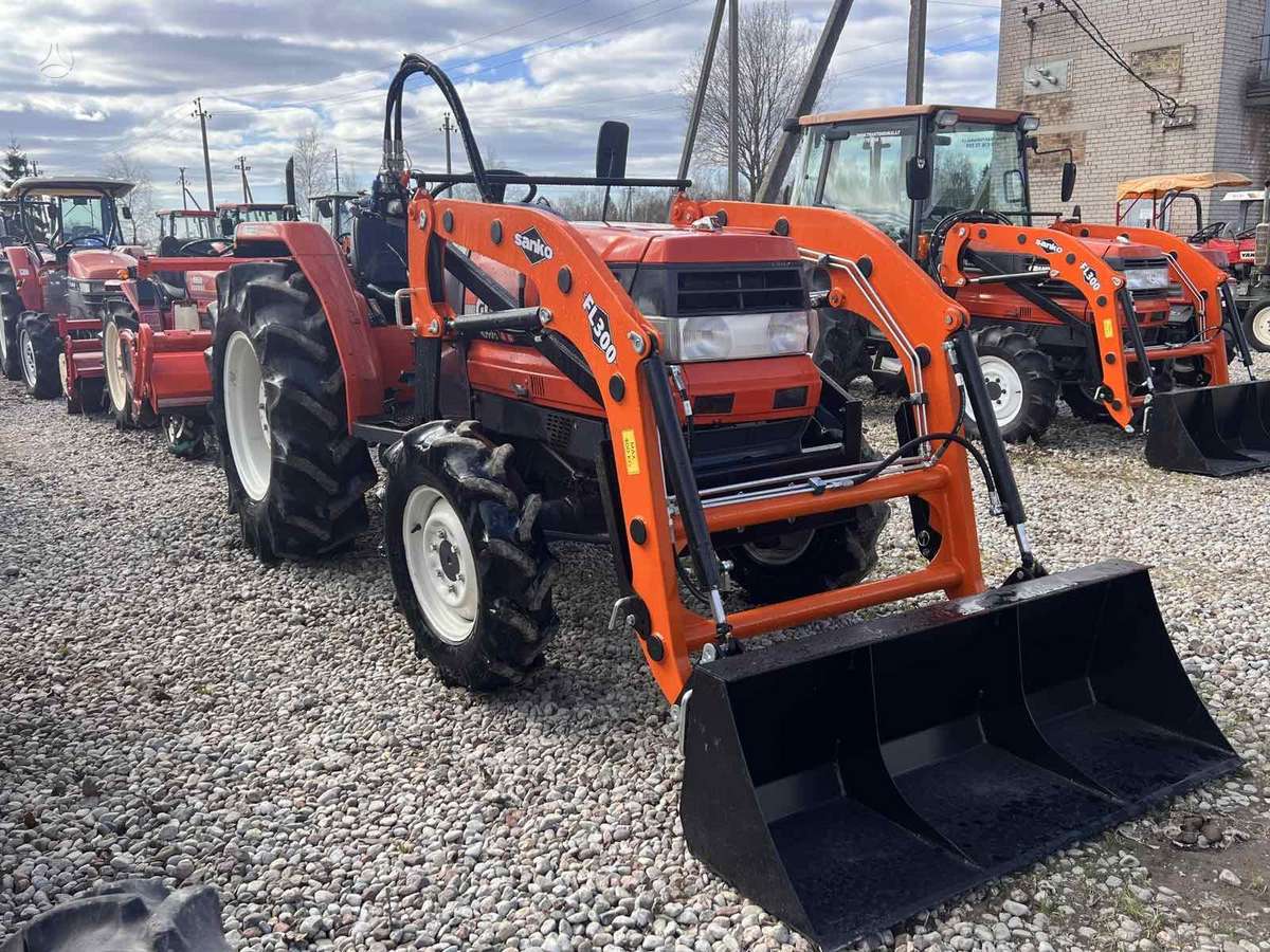 Kubota ĮVAIRIŲ MODELIŲ, traktoriai