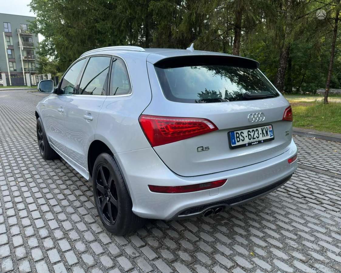 Audi Q5, 2.0 l., off-road / crossover