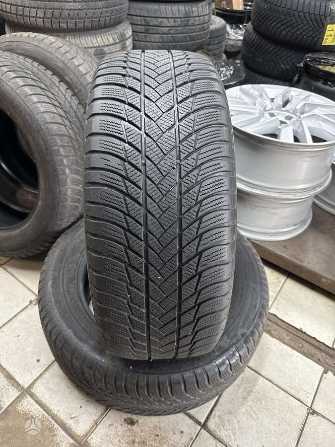 Bridgestone Blizzak LM001, winter 255/55 R19