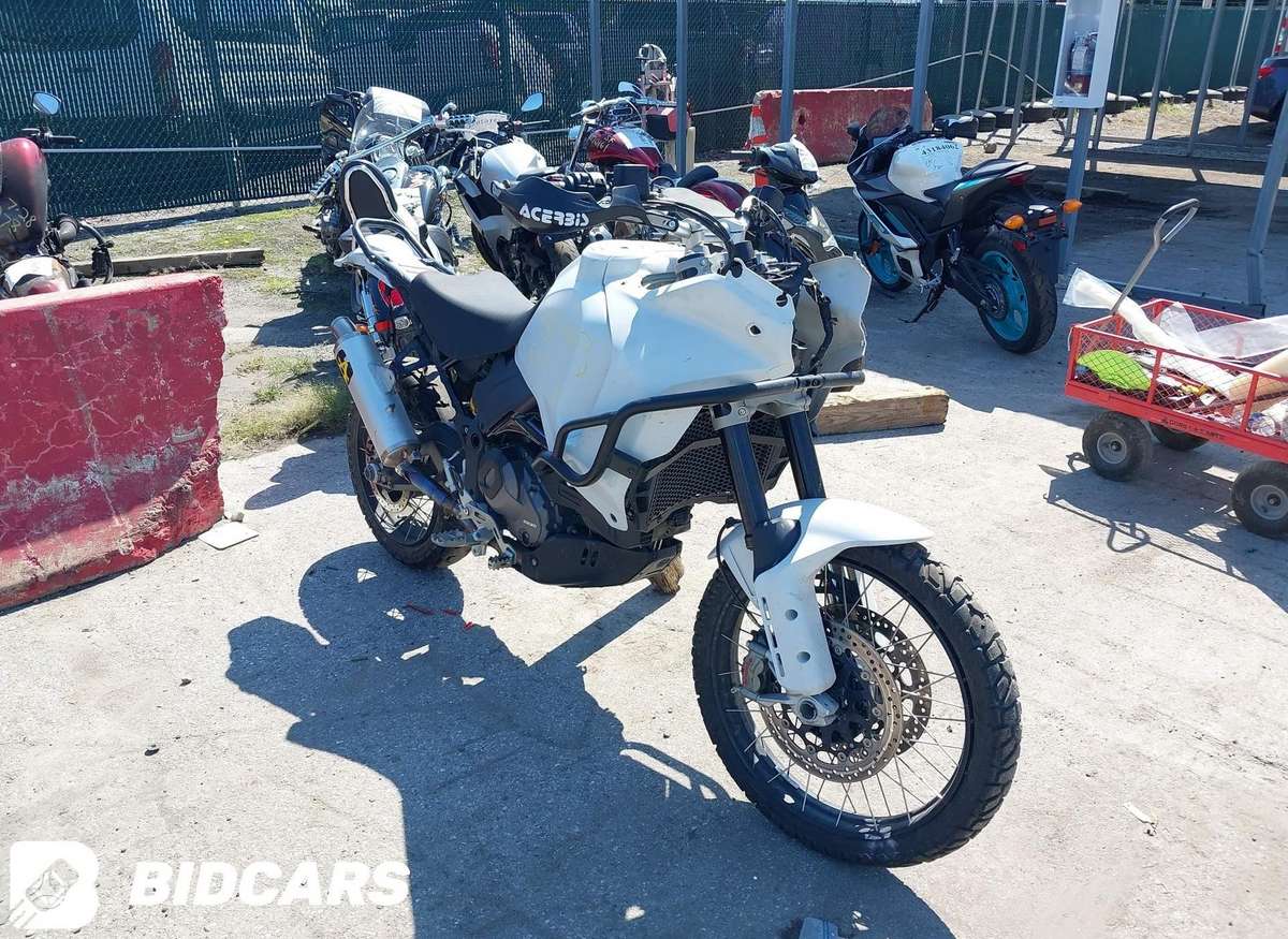 Ducati DesertX, enduro / adventure