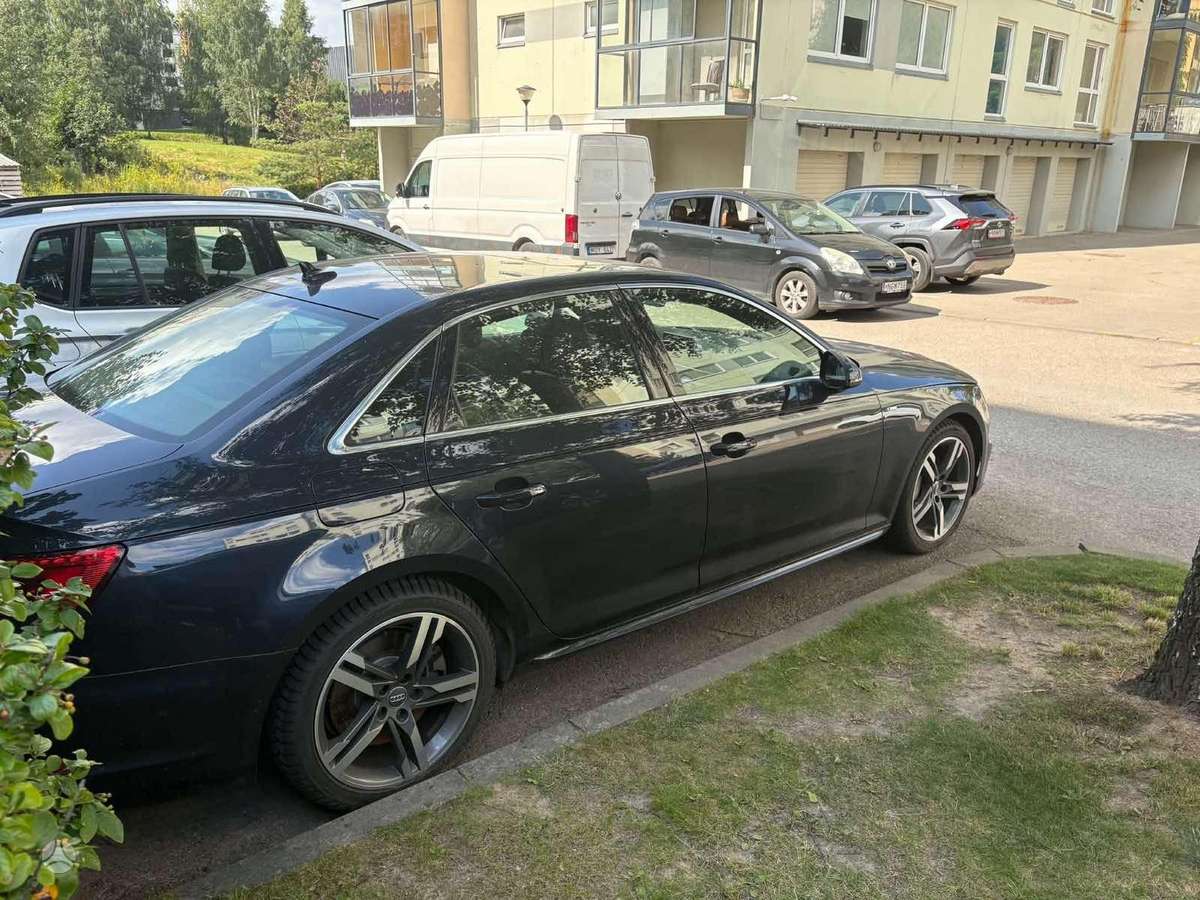 Audi A4, 2.0 l., Седан