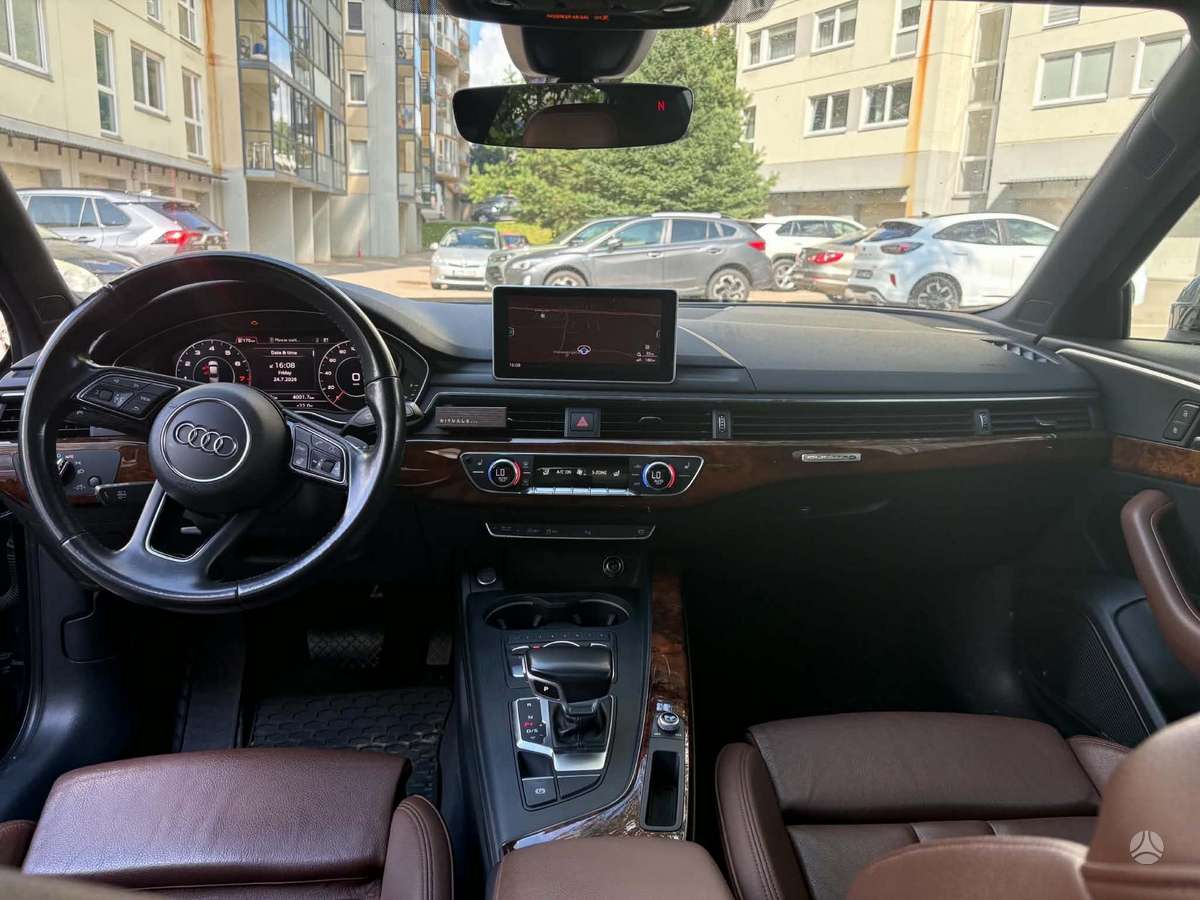Audi A4, 2.0 l., Седан