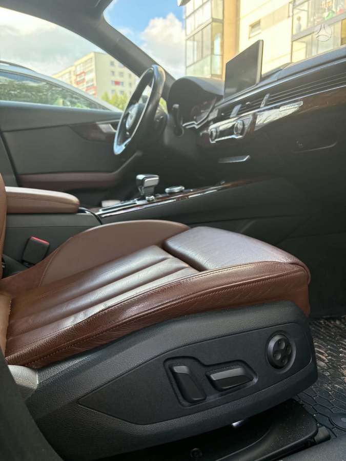 Audi A4, 2.0 l., Седан