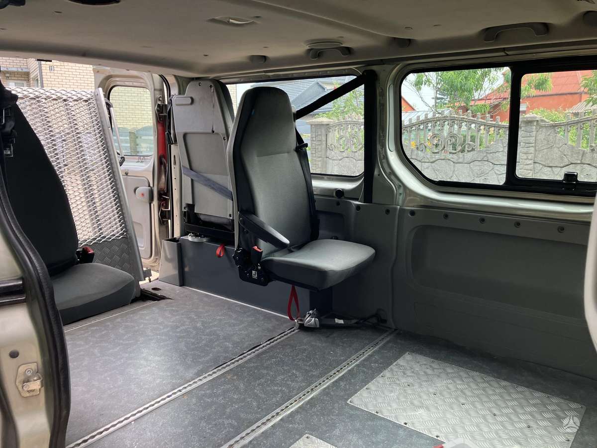 Renault Trafic, 2.0 l., passenger minibus