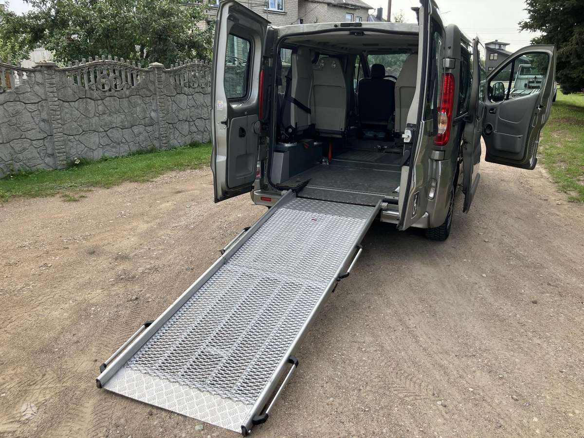 Renault Trafic, 2.0 l., passenger minibus