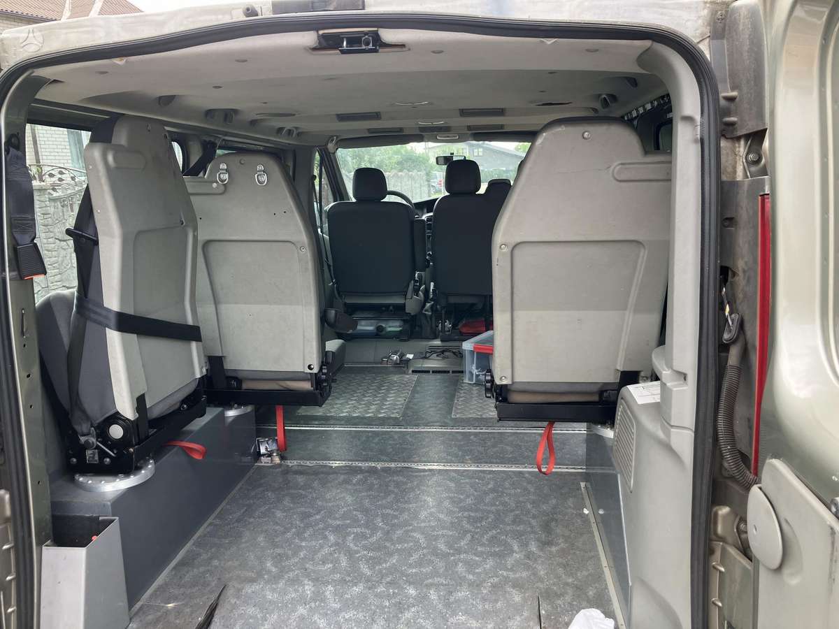Renault Trafic, 2.0 l., passenger minibus