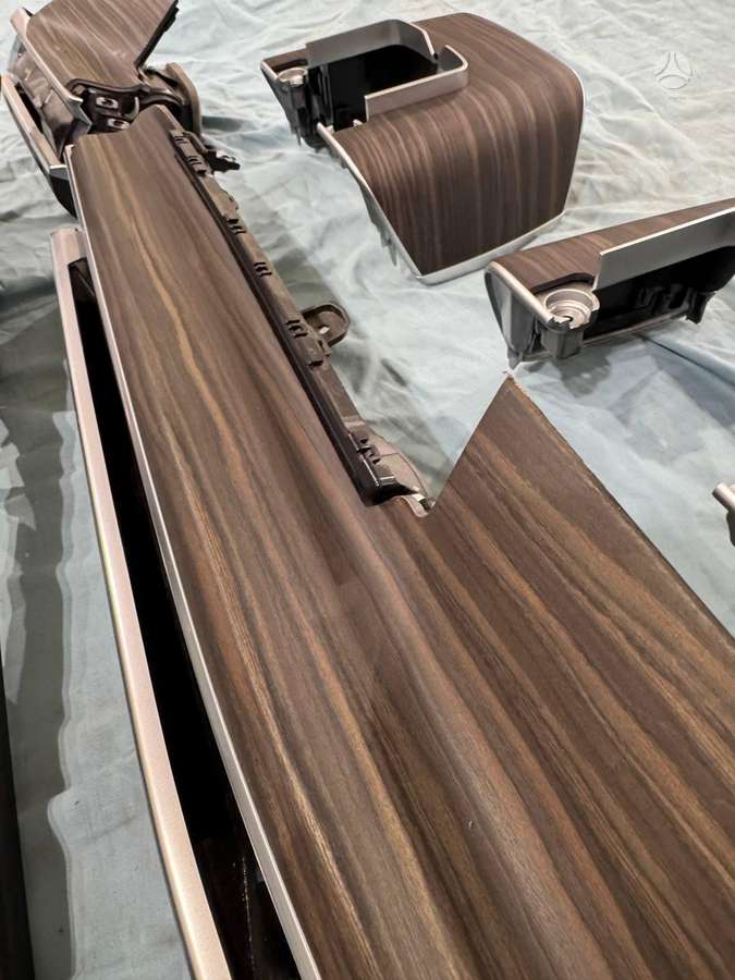 BMW 7 serija apdailos detalės