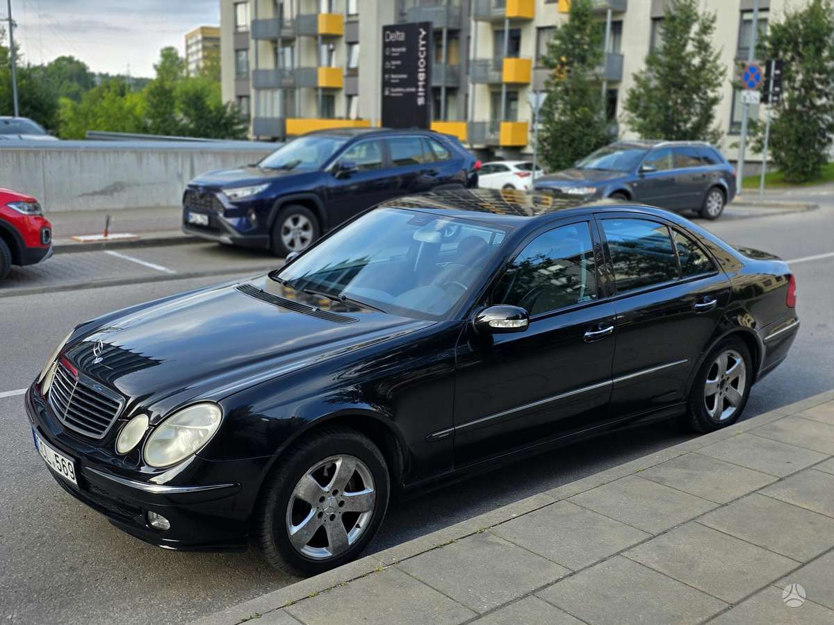 Mercedes-Benz E320, 3.2 l., Седан