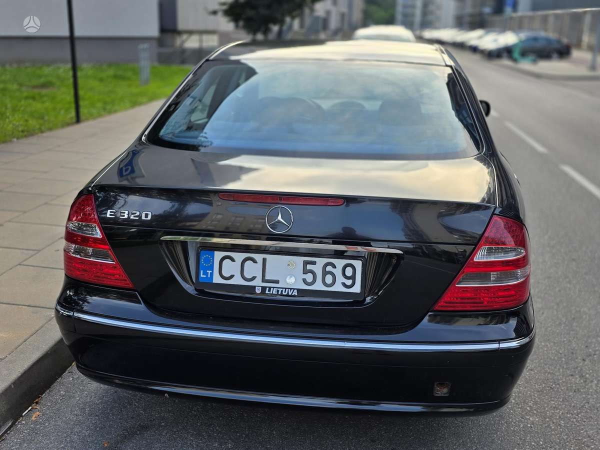 Mercedes-Benz E320, 3.2 l., Седан