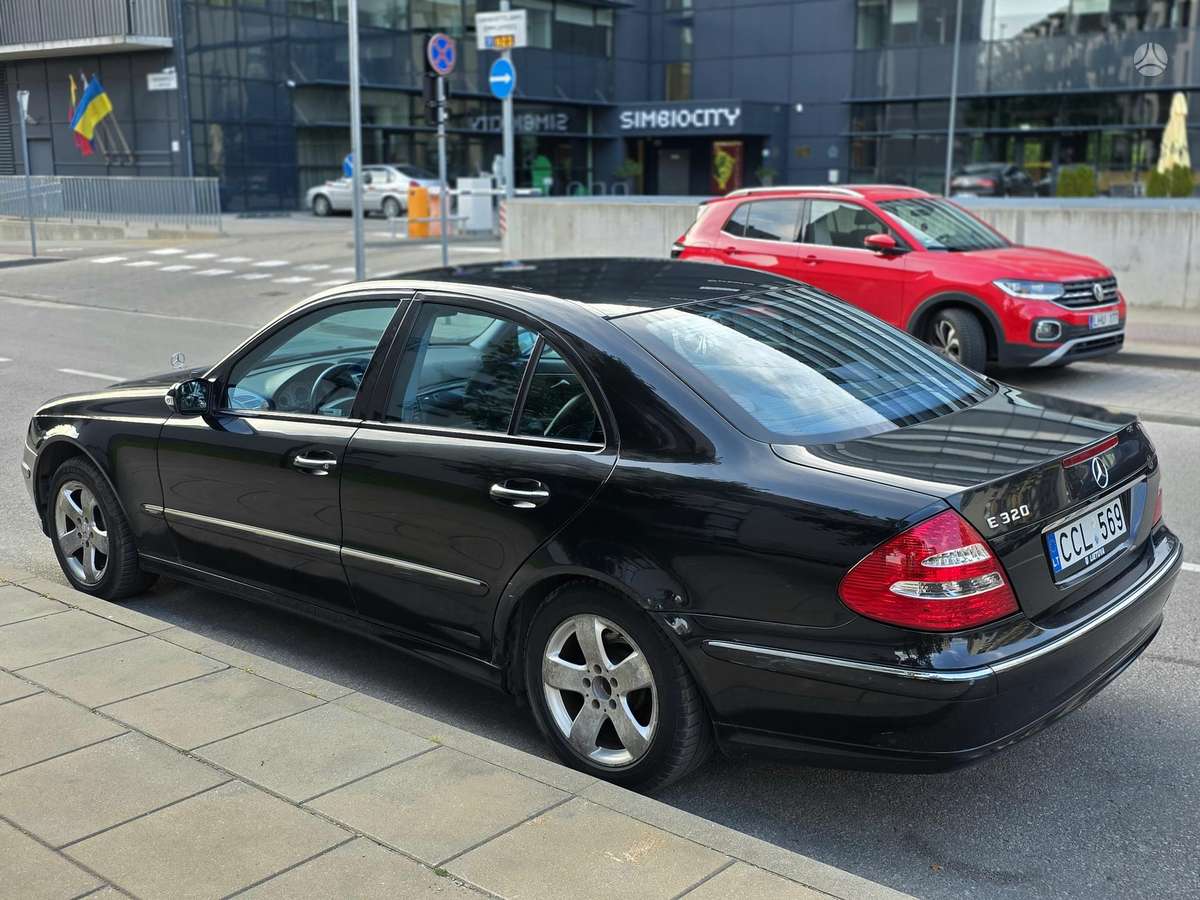 Mercedes-Benz E320, 3.2 l., Седан