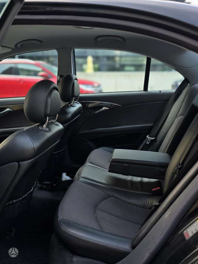Mercedes-Benz E320, 3.2 l., Седан