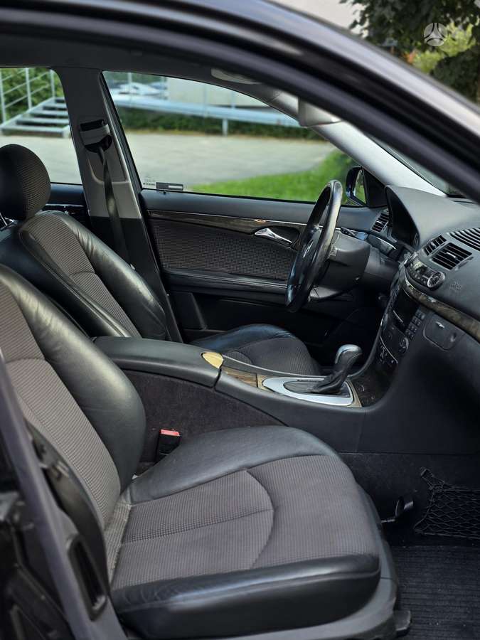 Mercedes-Benz E320, 3.2 l., Седан