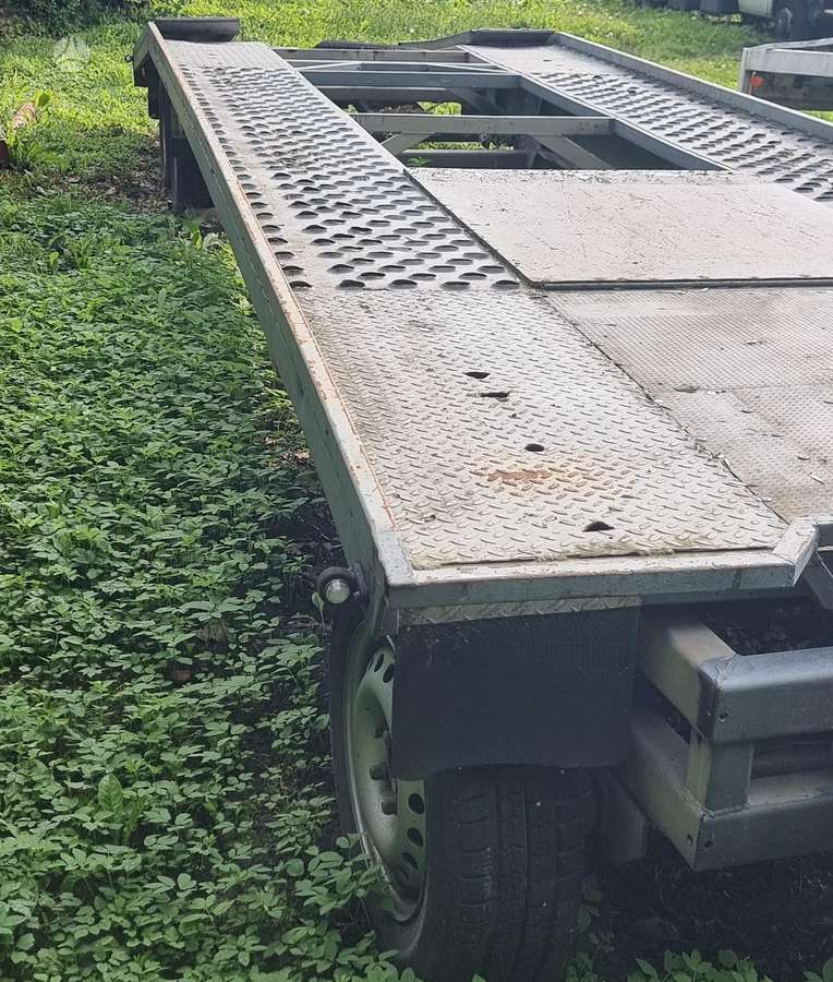 Tauras, passenger car trailers