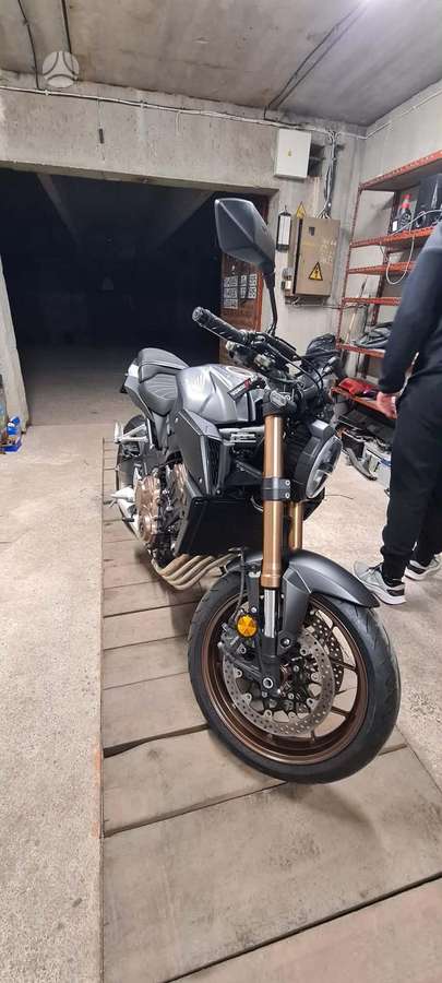 Honda CB 650cc, street / classic