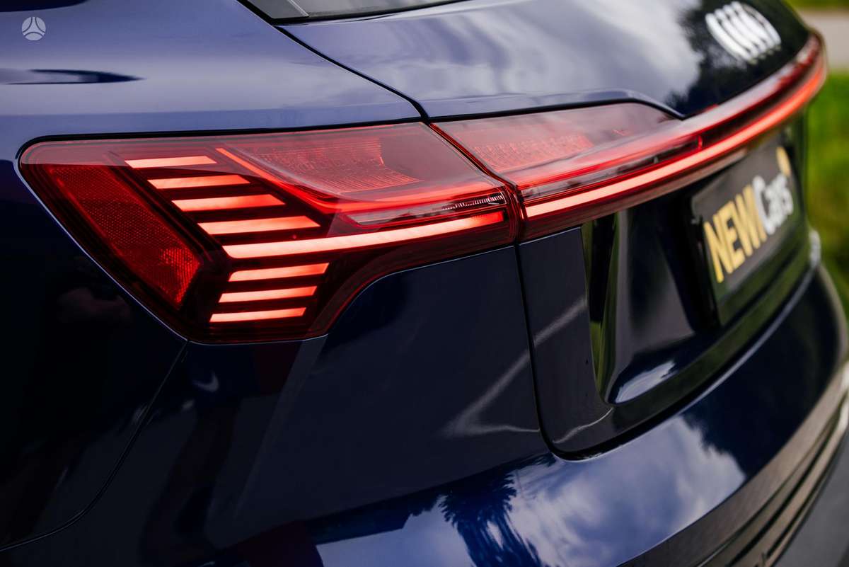 Audi e-tron, 95 kWh, off-road / crossover