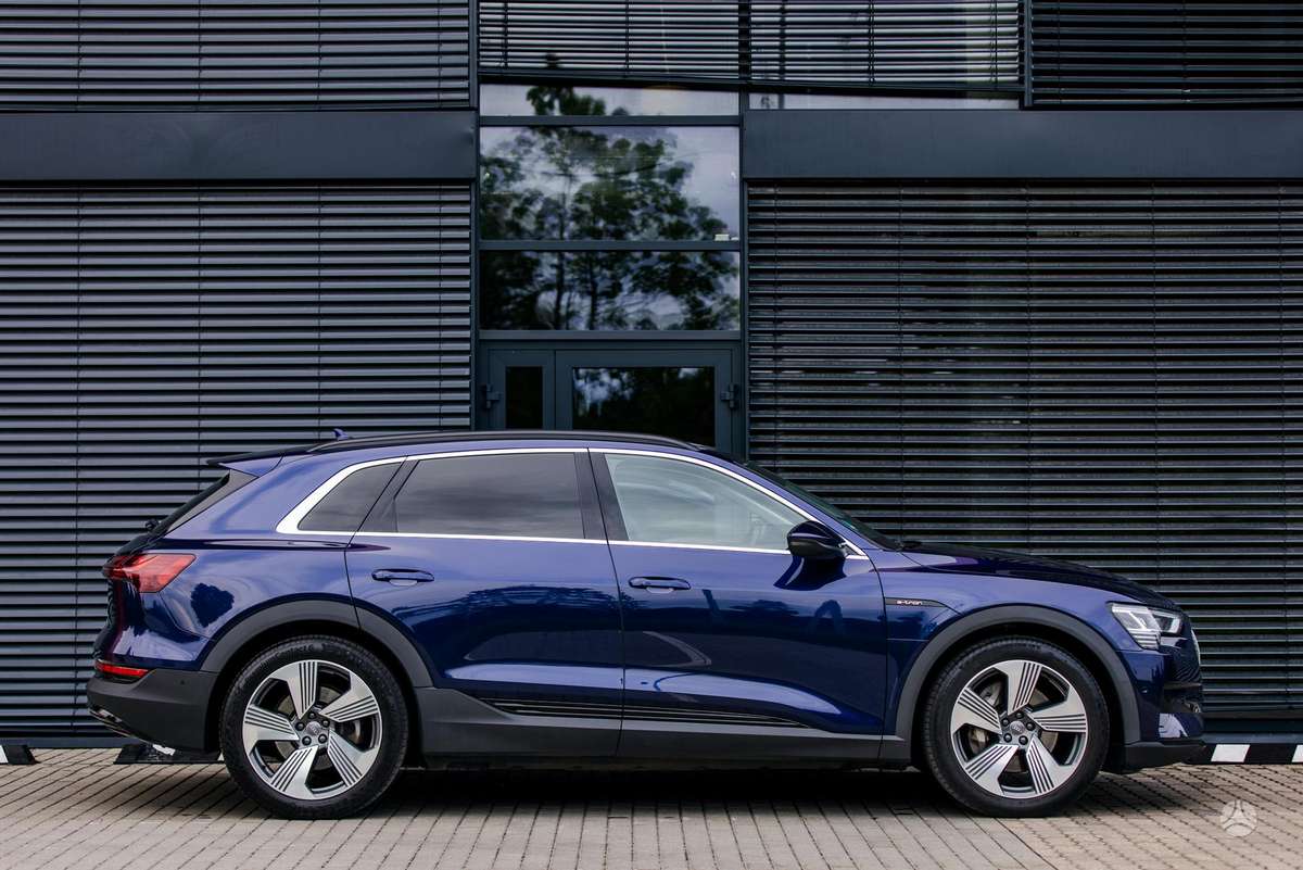 Audi e-tron, 95 kWh, off-road / crossover