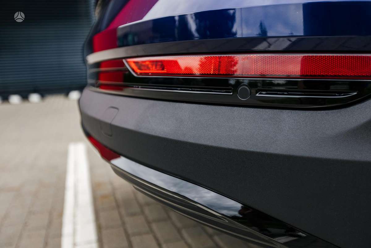 Audi e-tron, 95 kWh, off-road / crossover