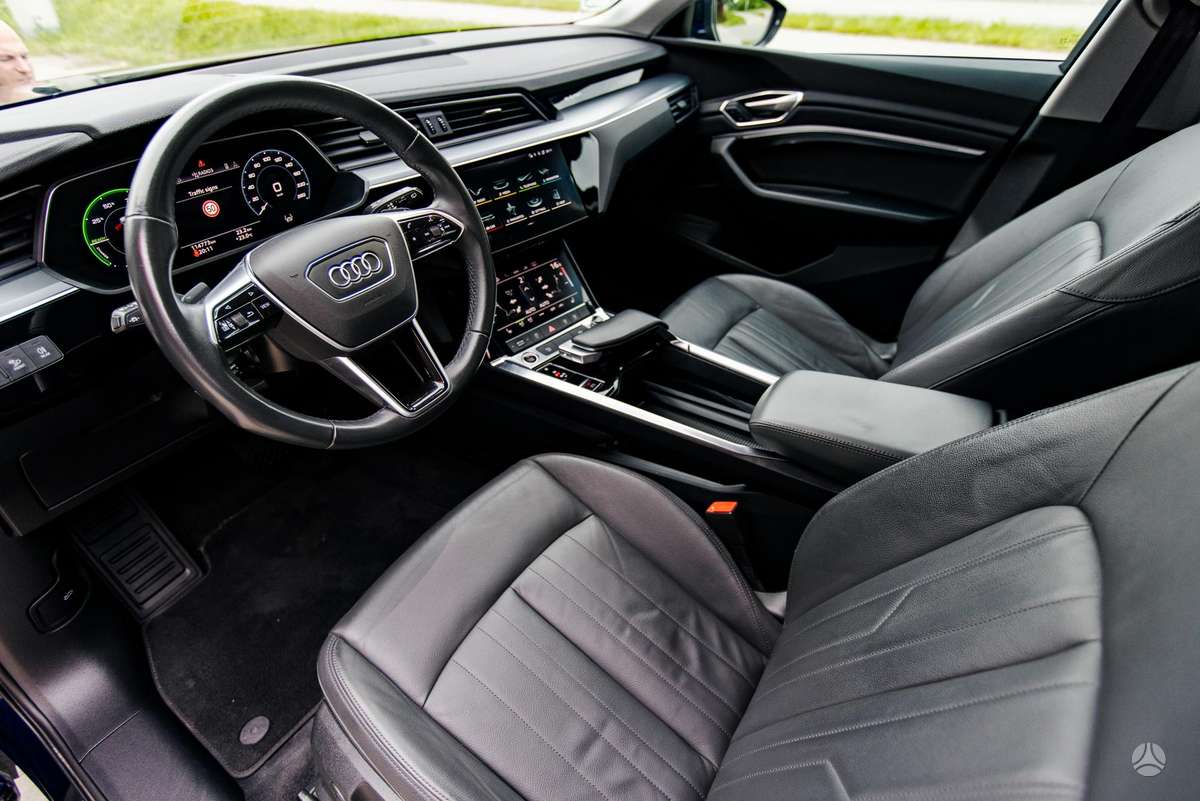 Audi e-tron, 95 kWh, off-road / crossover