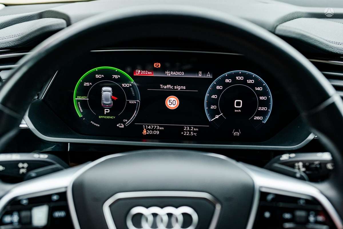 Audi e-tron, 95 kWh, off-road / crossover